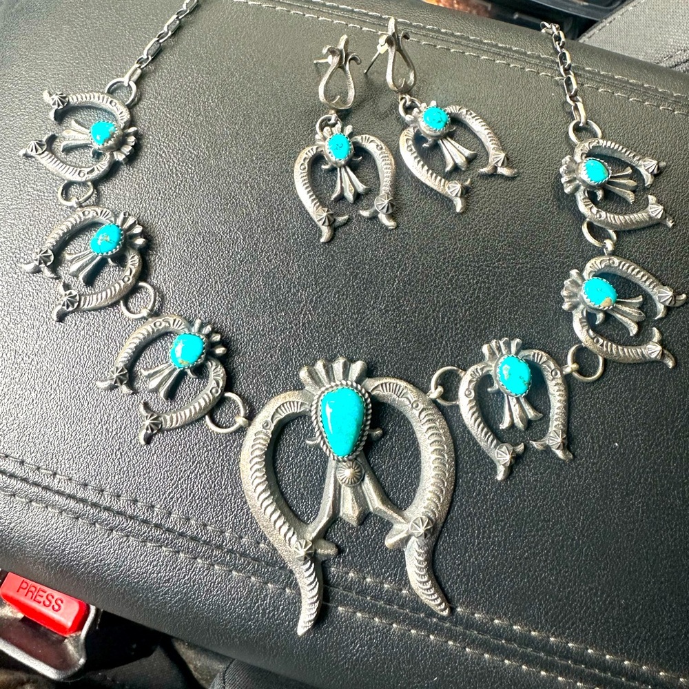 Eva & Linberg Billah Navajo necklace with matching earrings.